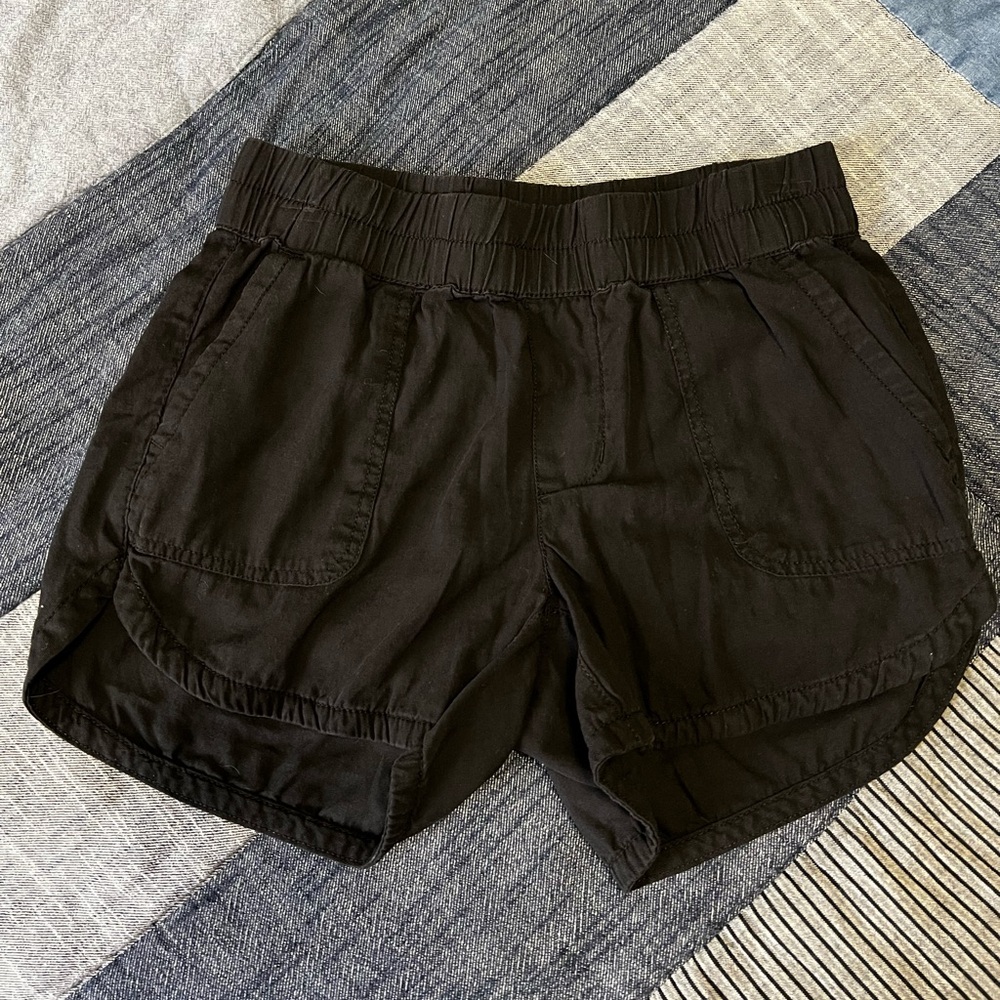 Casual/athletic shorts with pockets